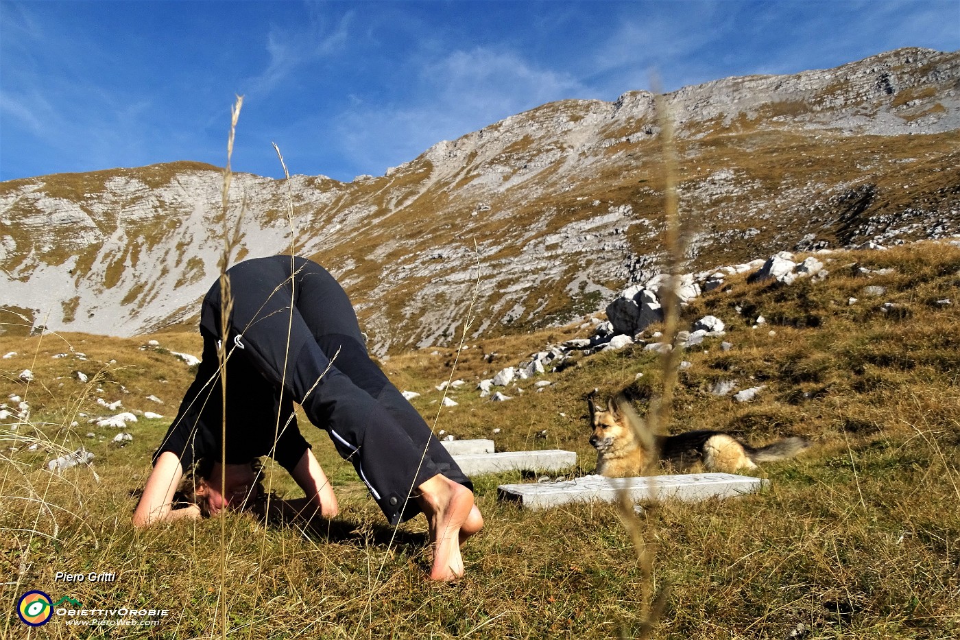 40 Pausa yoga con vista in Menna.JPG